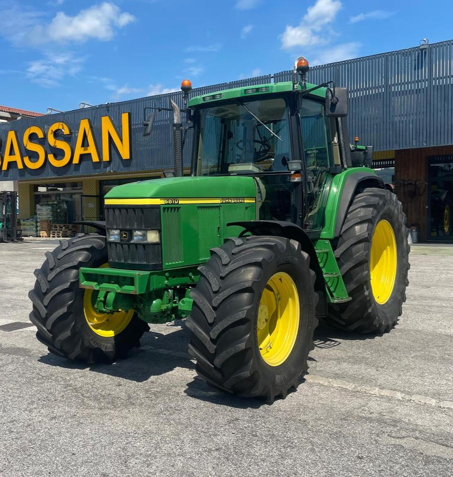 JOHN DEERE 6810 - Traktor: obrázek 1 JOHN DEERE 6810 - Traktor: obrázek 1