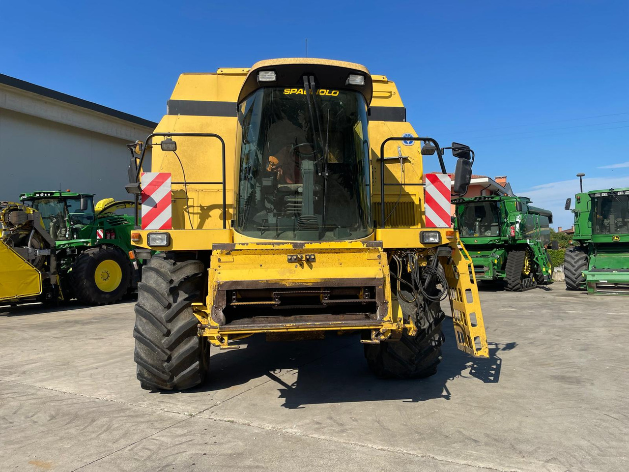 NEW HOLLAND MIETITREBBIA TF 78 - Sklízecí mlátička: obrázek 2 NEW HOLLAND MIETITREBBIA TF 78 - Sklízecí mlátička: obrázek 2