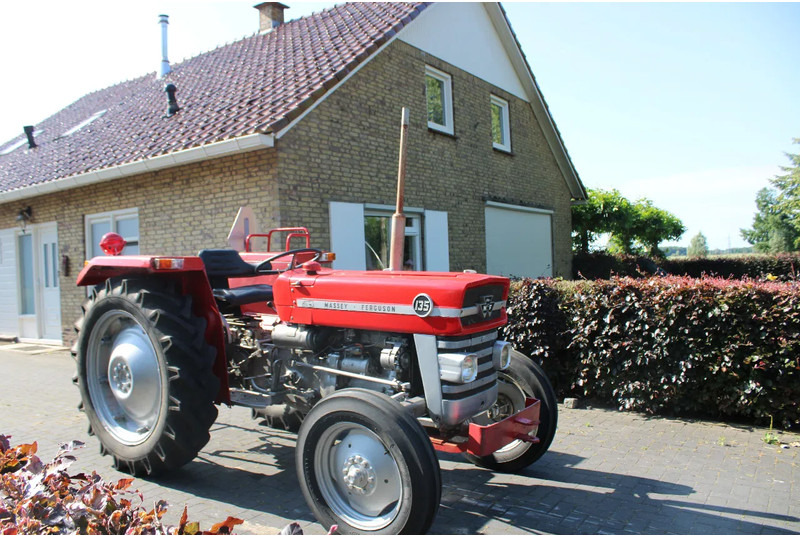 Massey Ferguson 135 - Traktor: obrázek 1 Massey Ferguson 135 - Traktor: obrázek 1