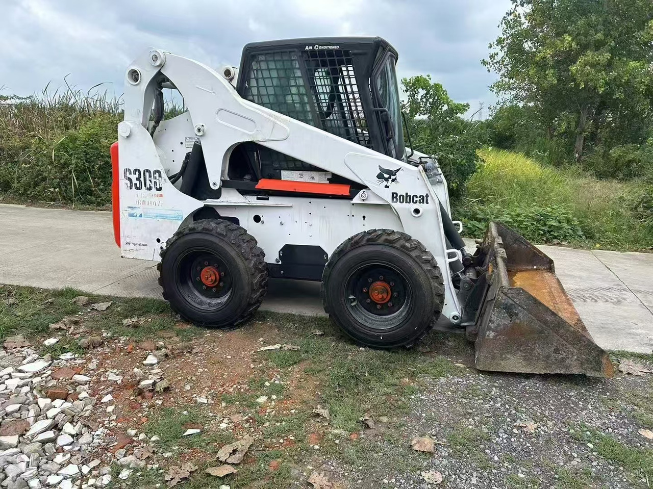 BOBCAT s300 - Smykový nakladač: obrázek 1 BOBCAT s300 - Smykový nakladač: obrázek 1