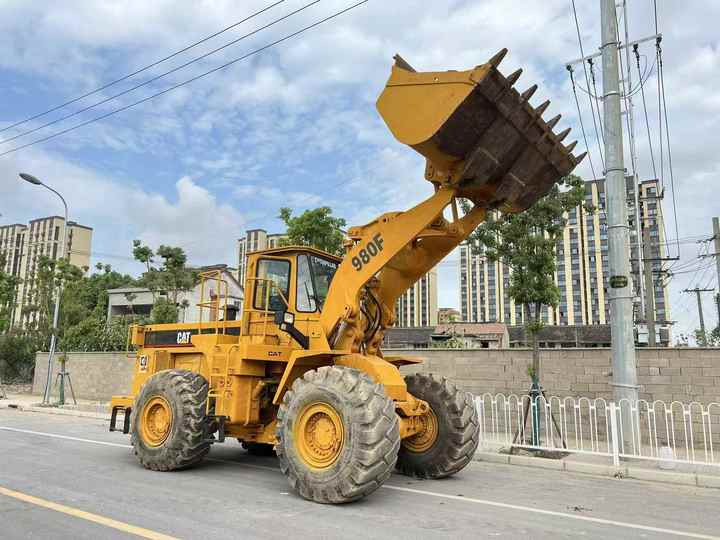 CAT 980F Refurbished Wheel Loader Well Maintained Affordable Price - Kolový nakladač: obrázek 2 CAT 980F Refurbished Wheel Loader Well Maintained Affordable Price - Kolový nakladač: obrázek 2