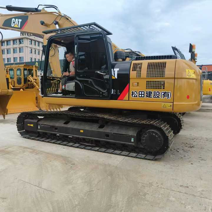 CAT second-hand 323D excavator sold at low price and in very good condition Japanese original hydraulic crawler excavator - Rýpadlo: obrázek 2 CAT second-hand 323D excavator sold at low price and in very good condition Japanese original hydraulic crawler excavator - Rýpadlo: obrázek 2