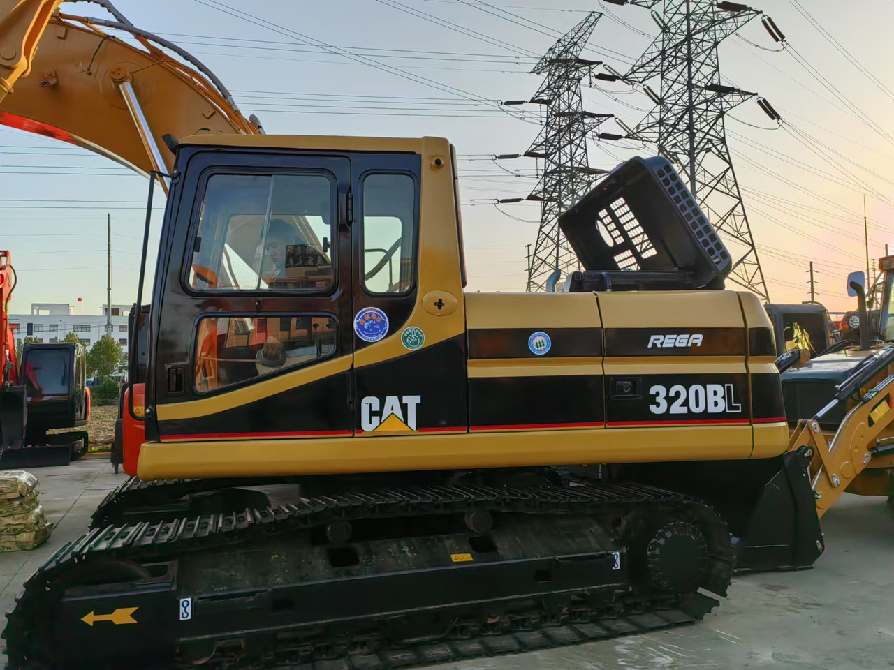 CATERPILLAR 320b - Pásové rýpadlo: obrázek 3 CATERPILLAR 320b - Pásové rýpadlo: obrázek 3