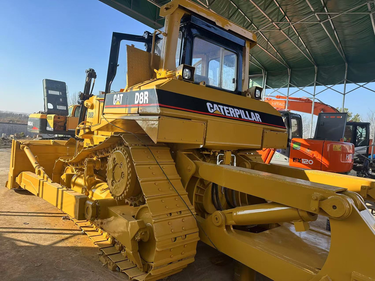 CATERPILLAR D8r - Buldozer: obrázek 1 CATERPILLAR D8r - Buldozer: obrázek 1
