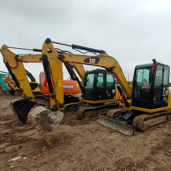 Cat Machine Used Mini Excavator CAT305.5E Cat Used Excavator - Mini rýpadlo: obrázek 1 Cat Machine Used Mini Excavator CAT305.5E Cat Used Excavator - Mini rýpadlo: obrázek 1