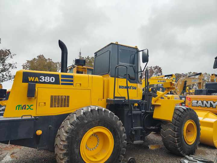Certified Pre-Owned Komatsu WA380-3 | Heavy-Duty Loader for Mining/ Construction - Price Negotiable! - Kolový nakladač: obrázek 4 Certified Pre-Owned Komatsu WA380-3 | Heavy-Duty Loader for Mining/ Construction - Price Negotiable! - Kolový nakladač: obrázek 4