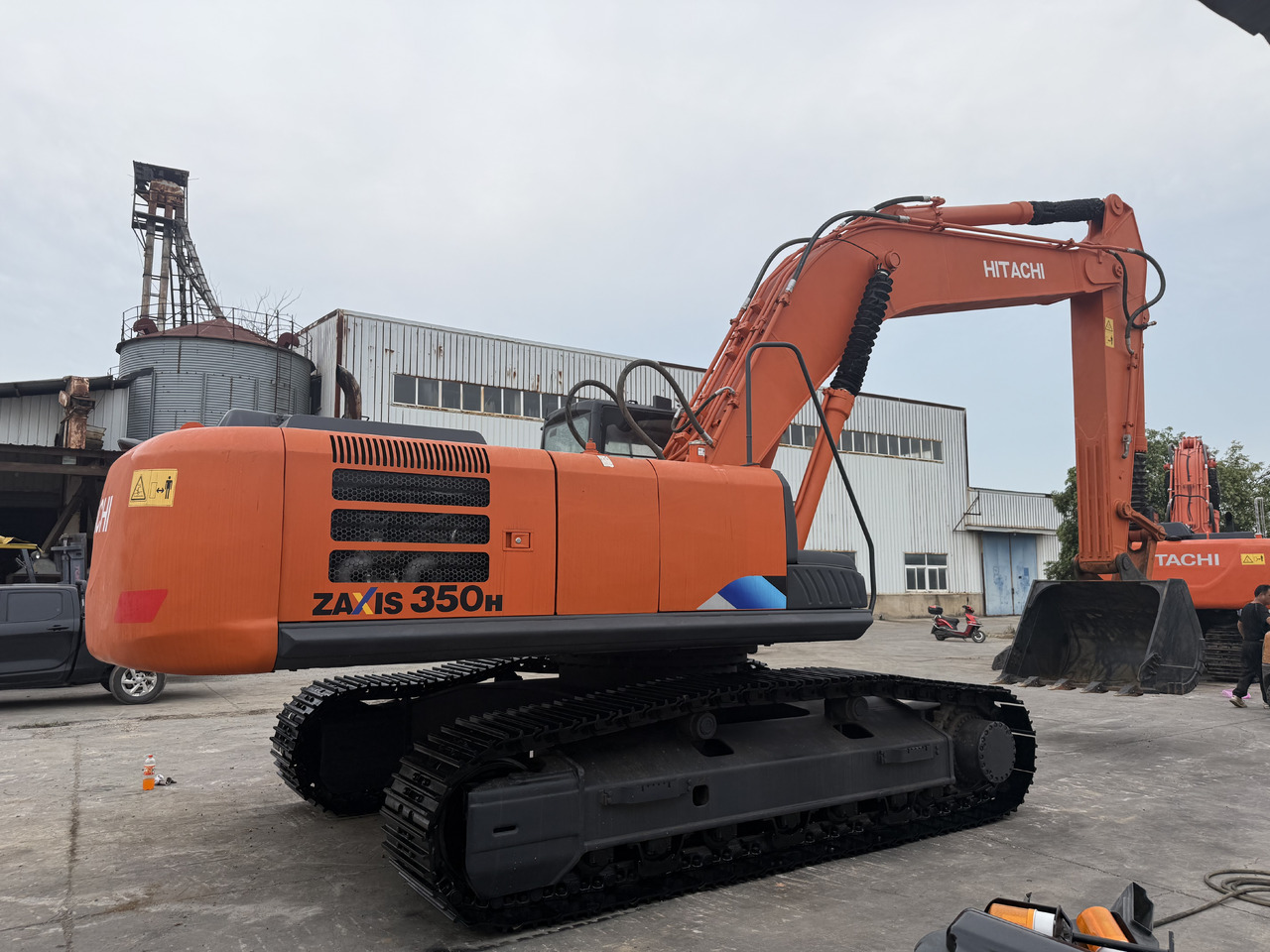 Pásové rýpadlo HITACHI 350-5g: obrázek 7