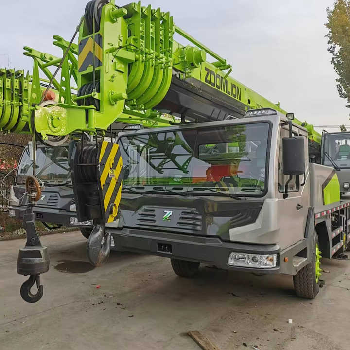 Second Hand ZOOMLION 25 Ton ZTC250V531 30 Ton ZTC300V532 70 Ton ZTC700H6 Hydraulmic Mobile Truck Crane on Sale - Autojeřáb: obrázek 1 Second Hand ZOOMLION 25 Ton ZTC250V531 30 Ton ZTC300V532 70 Ton ZTC700H6 Hydraulmic Mobile Truck Crane on Sale - Autojeřáb: obrázek 1