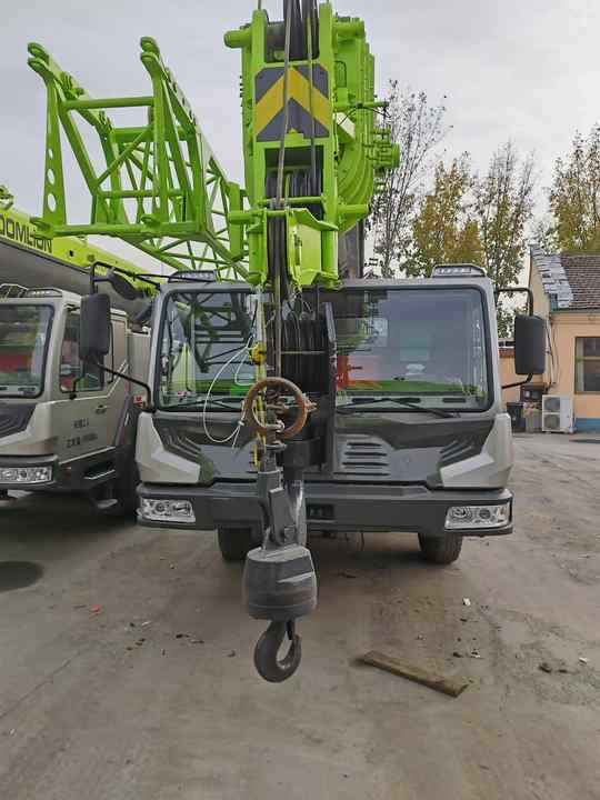 Second Hand ZOOMLION 25 Ton ZTC250V531 30 Ton ZTC300V532 70 Ton ZTC700H6 Hydraulmic Mobile Truck Crane on Sale - Autojeřáb: obrázek 2 Second Hand ZOOMLION 25 Ton ZTC250V531 30 Ton ZTC300V532 70 Ton ZTC700H6 Hydraulmic Mobile Truck Crane on Sale - Autojeřáb: obrázek 2