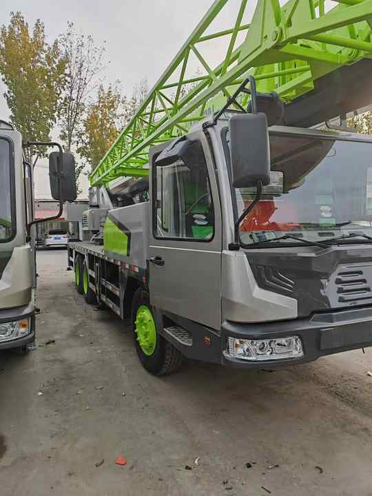 Second Hand ZOOMLION 25 Ton ZTC250V531 30 Ton ZTC300V532 70 Ton ZTC700H6 Hydraulmic Mobile Truck Crane on Sale - Autojeřáb: obrázek 3 Second Hand ZOOMLION 25 Ton ZTC250V531 30 Ton ZTC300V532 70 Ton ZTC700H6 Hydraulmic Mobile Truck Crane on Sale - Autojeřáb: obrázek 3