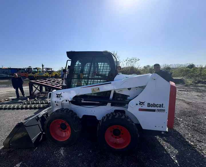 Skid Steer Loader Bobcat S550 Original Wheel Loader in Good Condition on Sale Bobcat 550 - Smykový nakladač: obrázek 1 Skid Steer Loader Bobcat S550 Original Wheel Loader in Good Condition on Sale Bobcat 550 - Smykový nakladač: obrázek 1