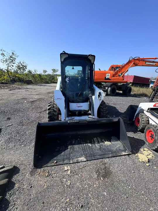 Skid Steer Loader Bobcat S550 Original Wheel Loader in Good Condition on Sale Bobcat 550 - Smykový nakladač: obrázek 2 Skid Steer Loader Bobcat S550 Original Wheel Loader in Good Condition on Sale Bobcat 550 - Smykový nakladač: obrázek 2