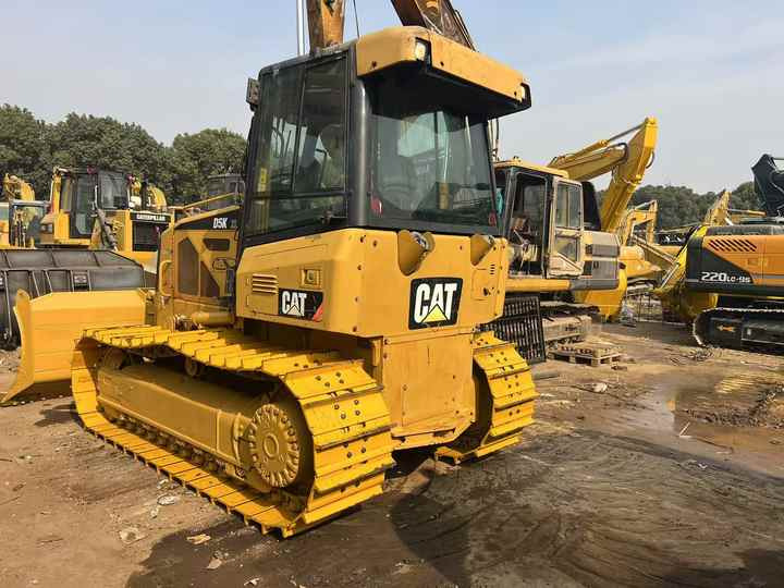 Used Cat Mini Bulldozer D5k Cat Dozers - Buldozer: obrázek 4 Used Cat Mini Bulldozer D5k Cat Dozers - Buldozer: obrázek 4