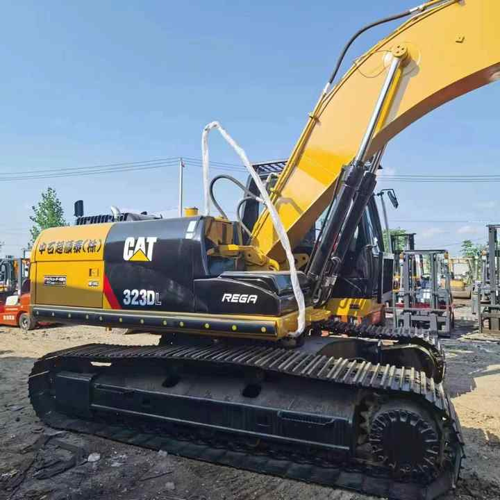 Used Digger CAT 323DL Construction Machinery Construction Digger Used CAT 323DL Cheap Excavator - Pásové rýpadlo: obrázek 3 Used Digger CAT 323DL Construction Machinery Construction Digger Used CAT 323DL Cheap Excavator - Pásové rýpadlo: obrázek 3