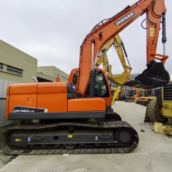 Used Digger DOOSAN DX140 Construction Machinery Construction Digger Used DOOSAN DX140 Cheap Excavator - Pásové rýpadlo: obrázek 1 Used Digger DOOSAN DX140 Construction Machinery Construction Digger Used DOOSAN DX140 Cheap Excavator - Pásové rýpadlo: obrázek 1