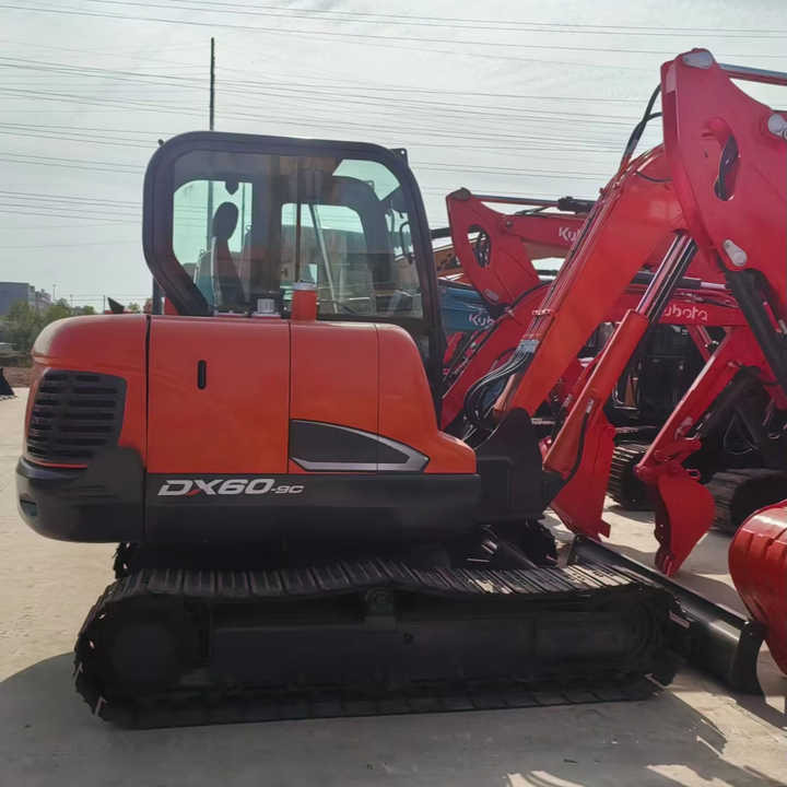 Used Digger DOOSAN DX60 Construction Machinery Construction Digger Used DOOSAN DX60 Cheap Excavator - Pásové rýpadlo: obrázek 1 Used Digger DOOSAN DX60 Construction Machinery Construction Digger Used DOOSAN DX60 Cheap Excavator - Pásové rýpadlo: obrázek 1