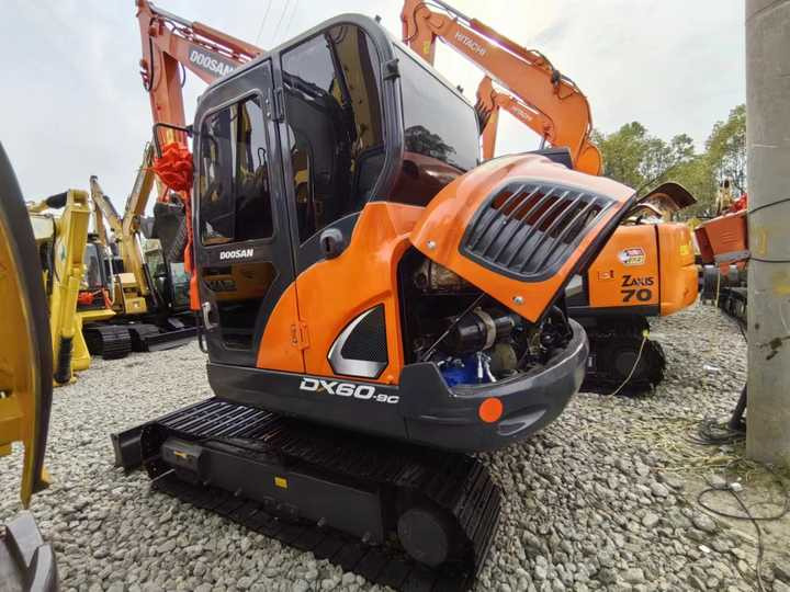Used Digger DOOSAN DX60 Construction Machinery Construction Digger Used DOOSAN DX60 Cheap Excavator - Pásové rýpadlo: obrázek 5 Used Digger DOOSAN DX60 Construction Machinery Construction Digger Used DOOSAN DX60 Cheap Excavator - Pásové rýpadlo: obrázek 5