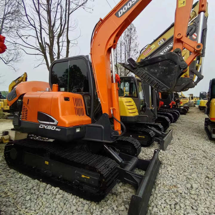 Used Digger DOOSAN DX60 Construction Machinery Construction Digger Used DOOSAN DX60 Cheap Excavator - Pásové rýpadlo: obrázek 1 Used Digger DOOSAN DX60 Construction Machinery Construction Digger Used DOOSAN DX60 Cheap Excavator - Pásové rýpadlo: obrázek 1