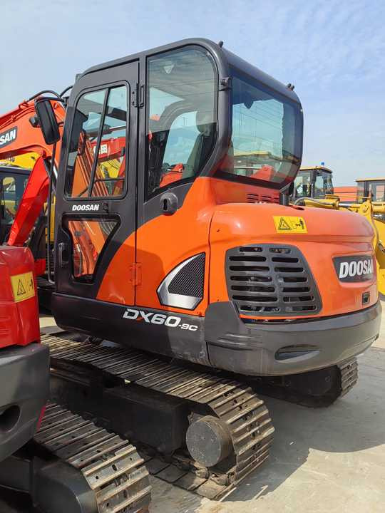Used Digger DOOSAN DX60 Construction Machinery Construction Digger Used DOOSAN DX60 Cheap Excavator - Pásové rýpadlo: obrázek 2 Used Digger DOOSAN DX60 Construction Machinery Construction Digger Used DOOSAN DX60 Cheap Excavator - Pásové rýpadlo: obrázek 2