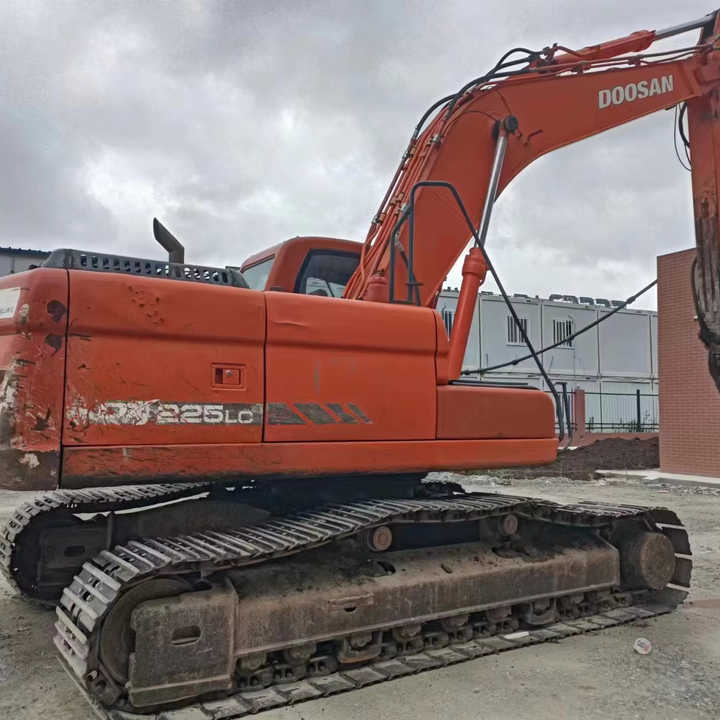 Used Digger Doosan DX225LC-9T Construction Machinery Construction Digger Used Doosan DX225LC-9T Cheap Excavator - Pásové rýpadlo: obrázek 1 Used Digger Doosan DX225LC-9T Construction Machinery Construction Digger Used Doosan DX225LC-9T Cheap Excavator - Pásové rýpadlo: obrázek 1