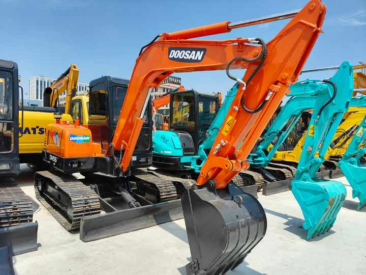 Used Digger Doosan Dh55 Construction Machinery Construction Digger Used Doosan Dh55 Cheap Excavator - Pásové rýpadlo: obrázek 4 Used Digger Doosan Dh55 Construction Machinery Construction Digger Used Doosan Dh55 Cheap Excavator - Pásové rýpadlo: obrázek 4