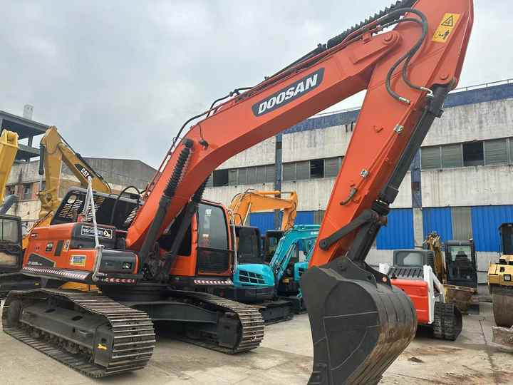Used Excavator Doosan DX225LC-9 Excavators Mini Equipment Earth Moving Machinery Doosan Digger Excavator for Sale - Pásové rýpadlo: obrázek 2 Used Excavator Doosan DX225LC-9 Excavators Mini Equipment Earth Moving Machinery Doosan Digger Excavator for Sale - Pásové rýpadlo: obrázek 2