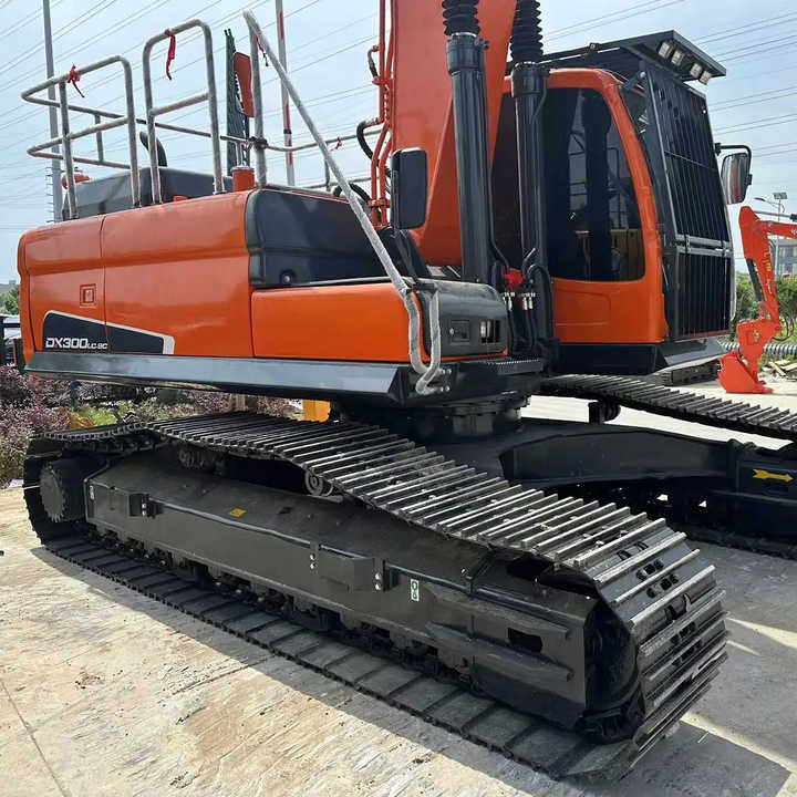 Used Excavator Doosan DX300 Excavators Mini Equipment Earth Moving Machinery Doosan Digger Excavator for Sale - Rýpadlo: obrázek 1 Used Excavator Doosan DX300 Excavators Mini Equipment Earth Moving Machinery Doosan Digger Excavator for Sale - Rýpadlo: obrázek 1