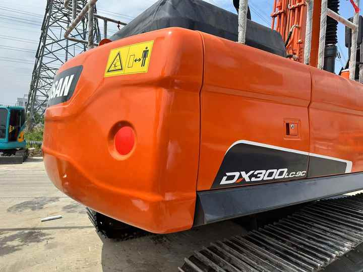 Used Excavator Doosan DX300 Excavators Mini Equipment Earth Moving Machinery Doosan Digger Excavator for Sale - Rýpadlo: obrázek 3 Used Excavator Doosan DX300 Excavators Mini Equipment Earth Moving Machinery Doosan Digger Excavator for Sale - Rýpadlo: obrázek 3