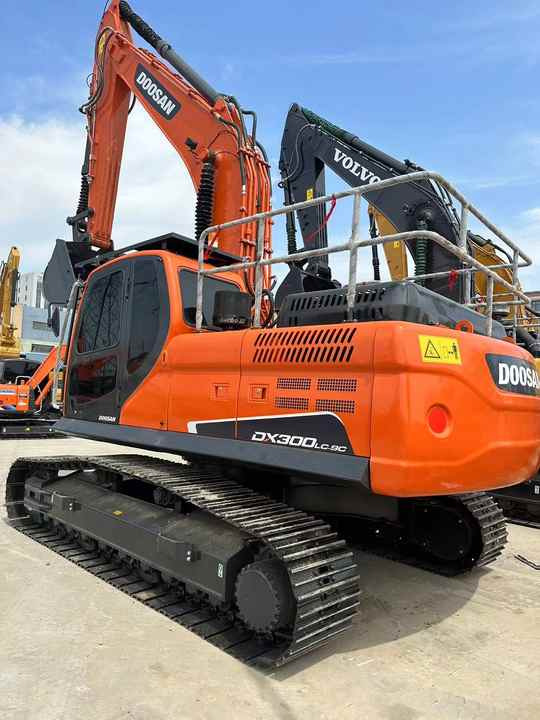 Used Excavator Doosan DX300 Excavators Mini Equipment Earth Moving Machinery Doosan Digger Excavator for Sale - Rýpadlo: obrázek 2 Used Excavator Doosan DX300 Excavators Mini Equipment Earth Moving Machinery Doosan Digger Excavator for Sale - Rýpadlo: obrázek 2
