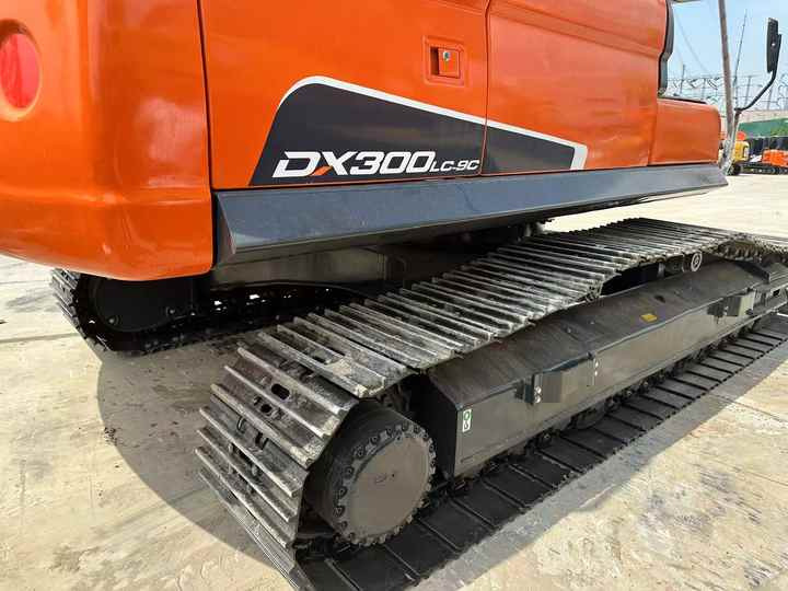 Used Excavator Doosan DX300 Excavators Mini Equipment Earth Moving Machinery Doosan Digger Excavator for Sale - Rýpadlo: obrázek 5 Used Excavator Doosan DX300 Excavators Mini Equipment Earth Moving Machinery Doosan Digger Excavator for Sale - Rýpadlo: obrázek 5
