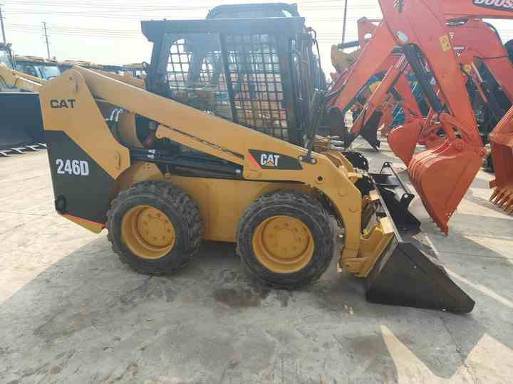 Used Front Loader Tractor CAT 246D Skid Steer Loader / Used Cat 226B 246C 246d Mini Skid Steer Loader in Stock - Smykový nakladač: obrázek 2 Used Front Loader Tractor CAT 246D Skid Steer Loader / Used Cat 226B 246C 246d Mini Skid Steer Loader in Stock - Smykový nakladač: obrázek 2