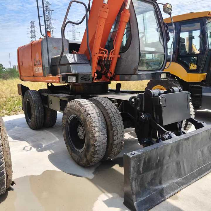 Used Japan Original Brand Hitachi Zx 130w Wheel Excavator Hitachi Zx120 130 200 Excavator for Sale - Rýpadlo: obrázek 1 Used Japan Original Brand Hitachi Zx 130w Wheel Excavator Hitachi Zx120 130 200 Excavator for Sale - Rýpadlo: obrázek 1