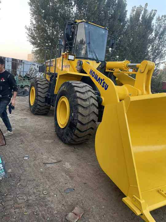Used Komatsu WA380-3 Front Loader in Very Good Condition Strong Power komatsu 380 Wheel Loader Low Price Hot Sale - Kolový nakladač: obrázek 2 Used Komatsu WA380-3 Front Loader in Very Good Condition Strong Power komatsu 380 Wheel Loader Low Price Hot Sale - Kolový nakladač: obrázek 2