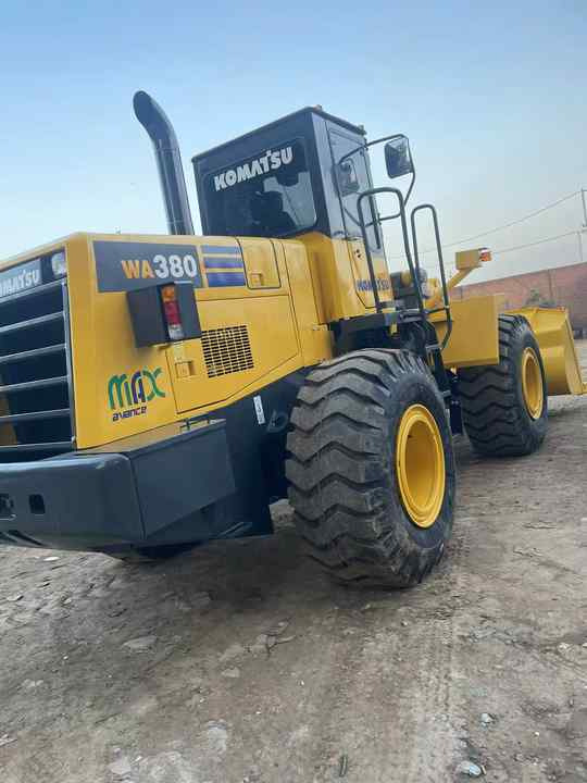 Used Komatsu WA380-3 Front Loader in Very Good Condition Strong Power komatsu 380 Wheel Loader Low Price Hot Sale - Kolový nakladač: obrázek 5 Used Komatsu WA380-3 Front Loader in Very Good Condition Strong Power komatsu 380 Wheel Loader Low Price Hot Sale - Kolový nakladač: obrázek 5