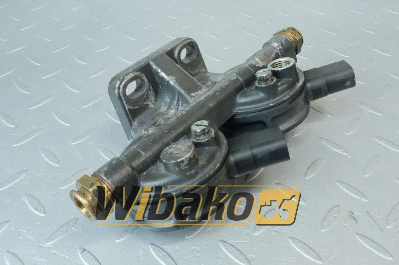Fuel filter bracket Iveco 98409998 - Palivový filtr pro Stavební technika: obrázek 1 Fuel filter bracket Iveco 98409998 - Palivový filtr pro Stavební technika: obrázek 1
