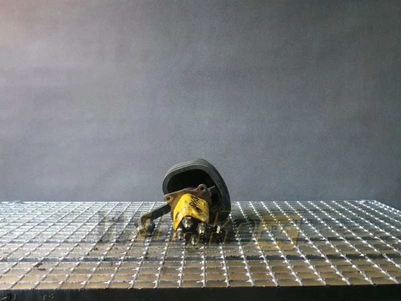 Komatsu D65EX-12 - Hydraulický ventil pro Stavební technika: obrázek 1 Komatsu D65EX-12 - Hydraulický ventil pro Stavební technika: obrázek 1