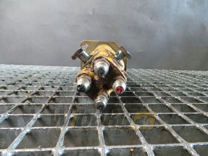 Komatsu PC240-5 - Hydraulický ventil pro Stavební technika: obrázek 1 Komatsu PC240-5 - Hydraulický ventil pro Stavební technika: obrázek 1