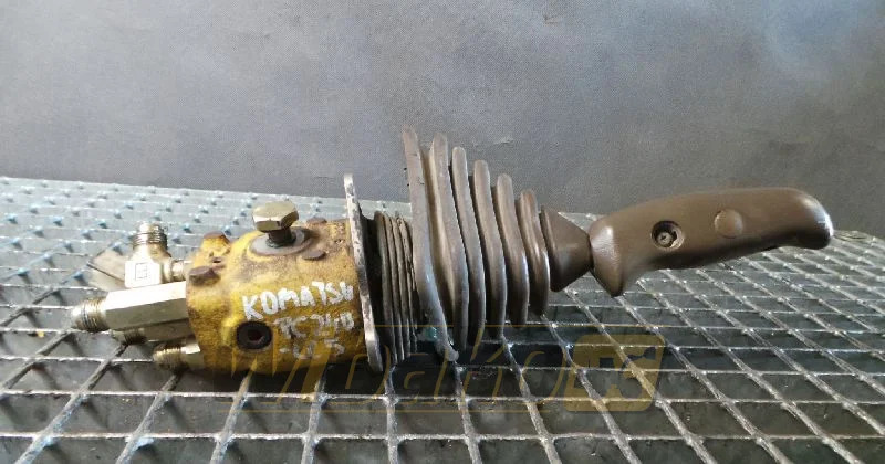 Komatsu PC240-5 - Hydraulický ventil pro Stavební technika: obrázek 1 Komatsu PC240-5 - Hydraulický ventil pro Stavební technika: obrázek 1