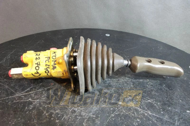 Komatsu PC240-5 - Hydraulický ventil pro Stavební technika: obrázek 2 Komatsu PC240-5 - Hydraulický ventil pro Stavební technika: obrázek 2