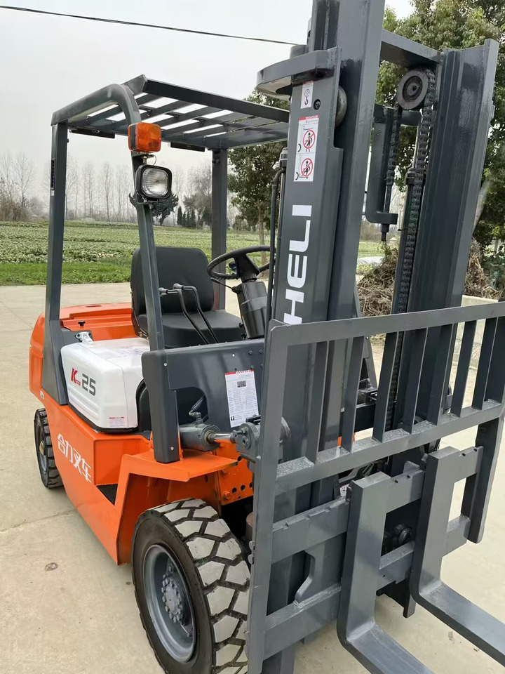 Anhui Heli 2.5-ton - Pásová plošina: obrázek 3 Anhui Heli 2.5-ton - Pásová plošina: obrázek 3