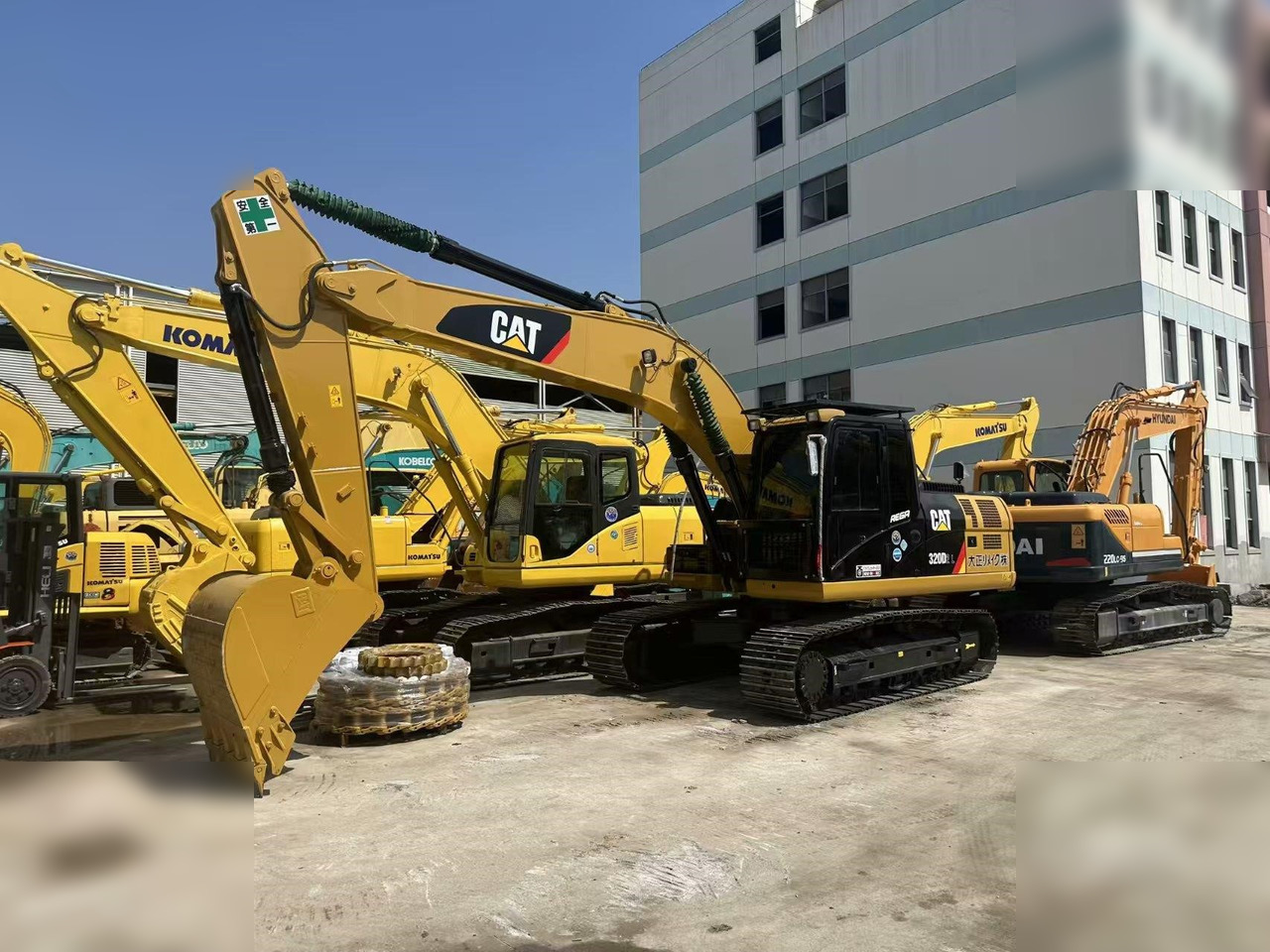 CATERPILLAR 320D2L - Pásové rýpadlo: obrázek 4 CATERPILLAR 320D2L - Pásové rýpadlo: obrázek 4
