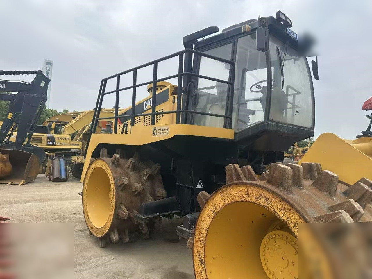 CATERPILLAR 816A - Kompaktor: obrázek 1 CATERPILLAR 816A - Kompaktor: obrázek 1