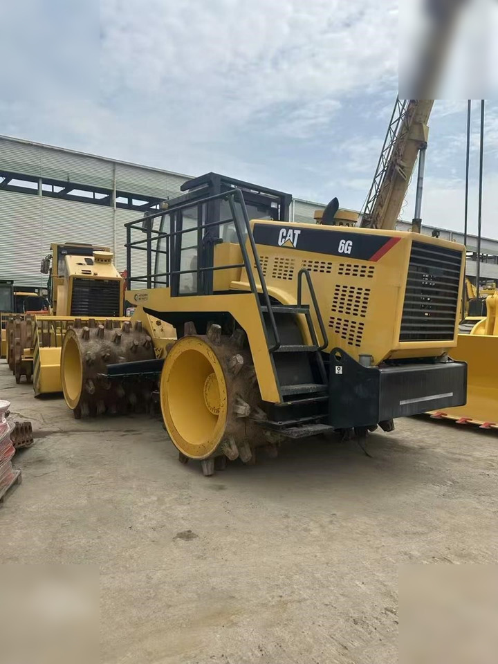 CATERPILLAR 816A - Kompaktor: obrázek 4 CATERPILLAR 816A - Kompaktor: obrázek 4