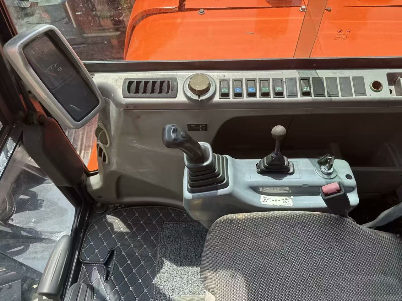 DOOSAN DX60 - Pásové rýpadlo: obrázek 4 DOOSAN DX60 - Pásové rýpadlo: obrázek 4