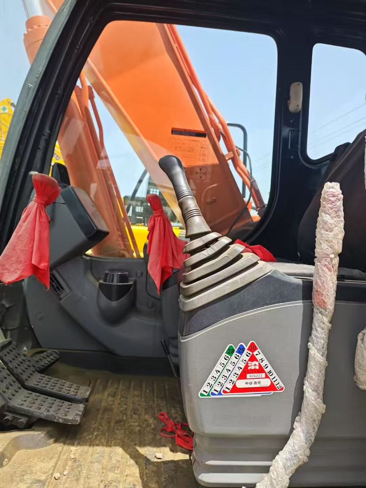 HITACHI ZAXIS 160 - Pásové rýpadlo: obrázek 4 HITACHI ZAXIS 160 - Pásové rýpadlo: obrázek 4