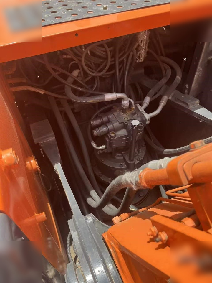 HITACHI ZX200 - Pásové rýpadlo: obrázek 4 HITACHI ZX200 - Pásové rýpadlo: obrázek 4