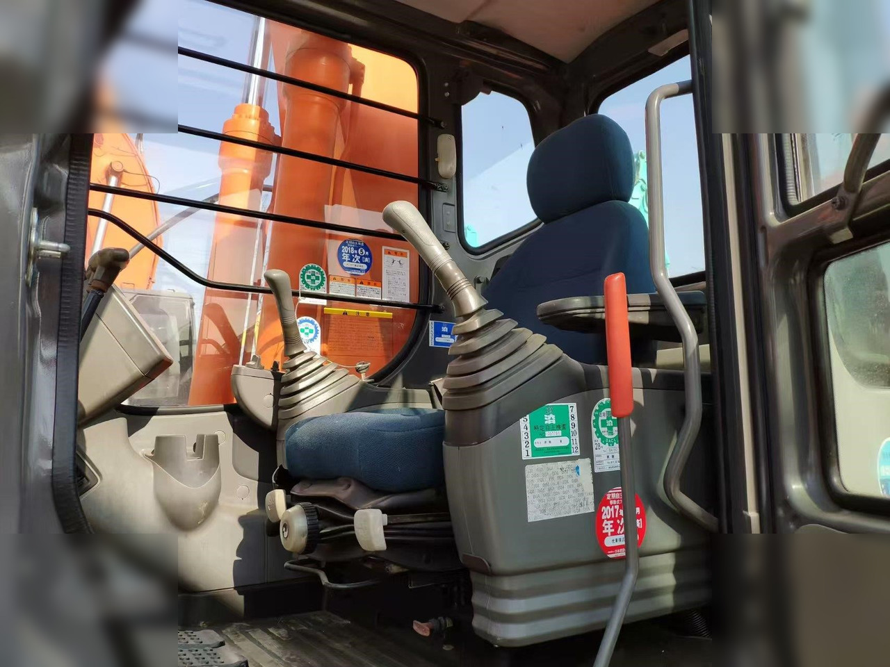 HITACHI ZX210 - Pásové rýpadlo: obrázek 5 HITACHI ZX210 - Pásové rýpadlo: obrázek 5