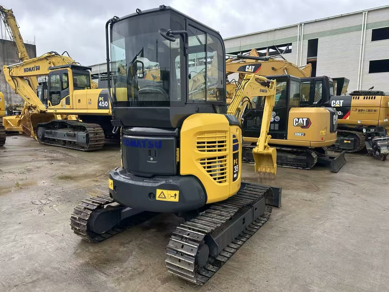 KOMATSU 35MR - Mini rýpadlo: obrázek 2 KOMATSU 35MR - Mini rýpadlo: obrázek 2