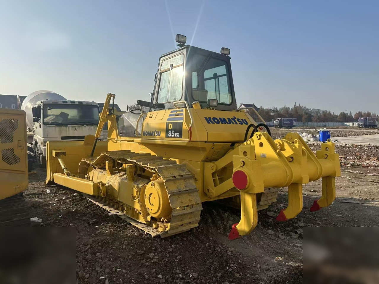 KOMATSU D85EX - Buldozer: obrázek 2 KOMATSU D85EX - Buldozer: obrázek 2