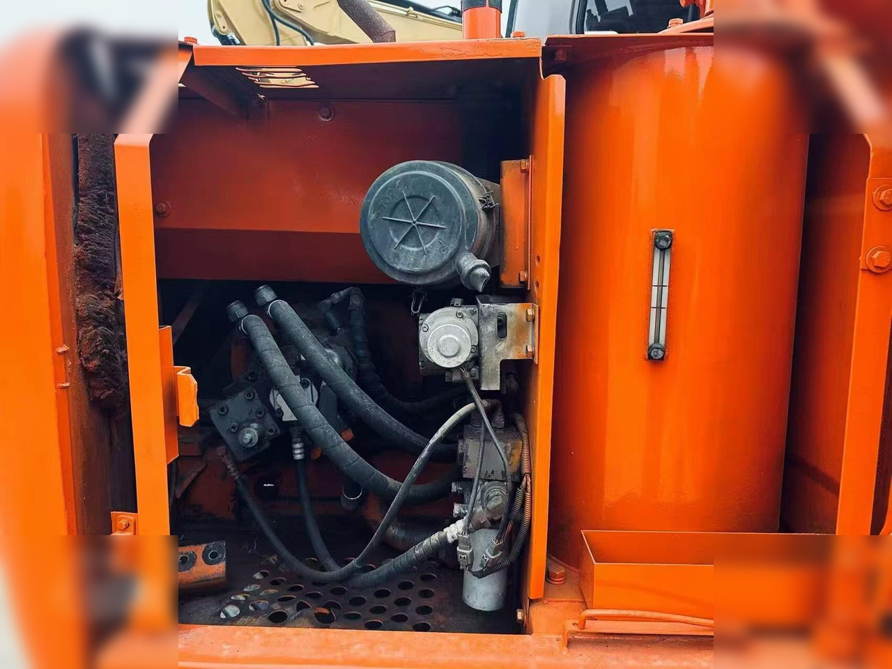 Pásové rýpadlo KOMATSU PC60 LC-5: obrázek 10